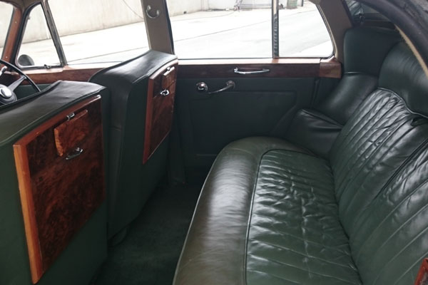 Wedding-Car-Bentley-S2-Interior-3